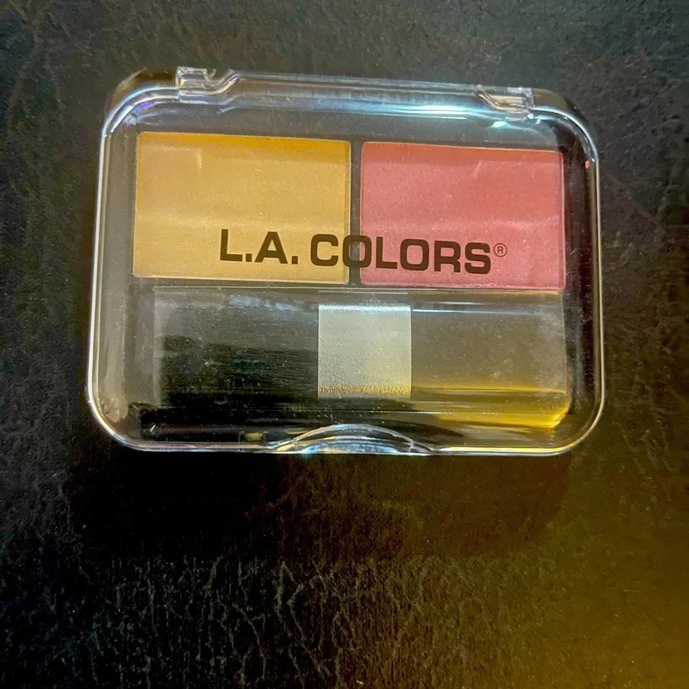 New! L.A. Colors dual Blush with Applicator Blushing/Mauvee